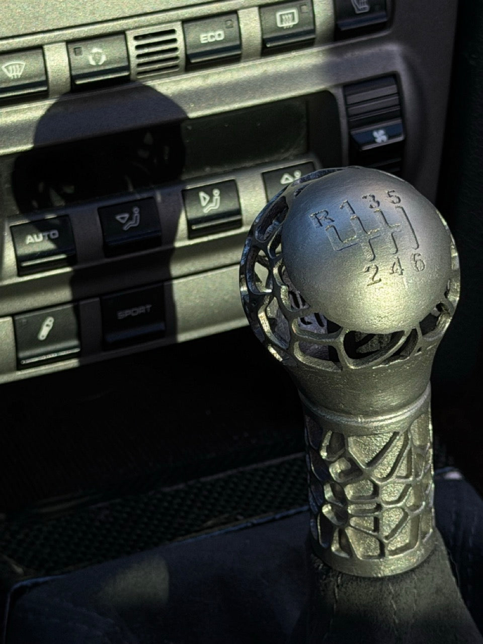 Shift knob for 997/987/996/986 - Voronoi pattern