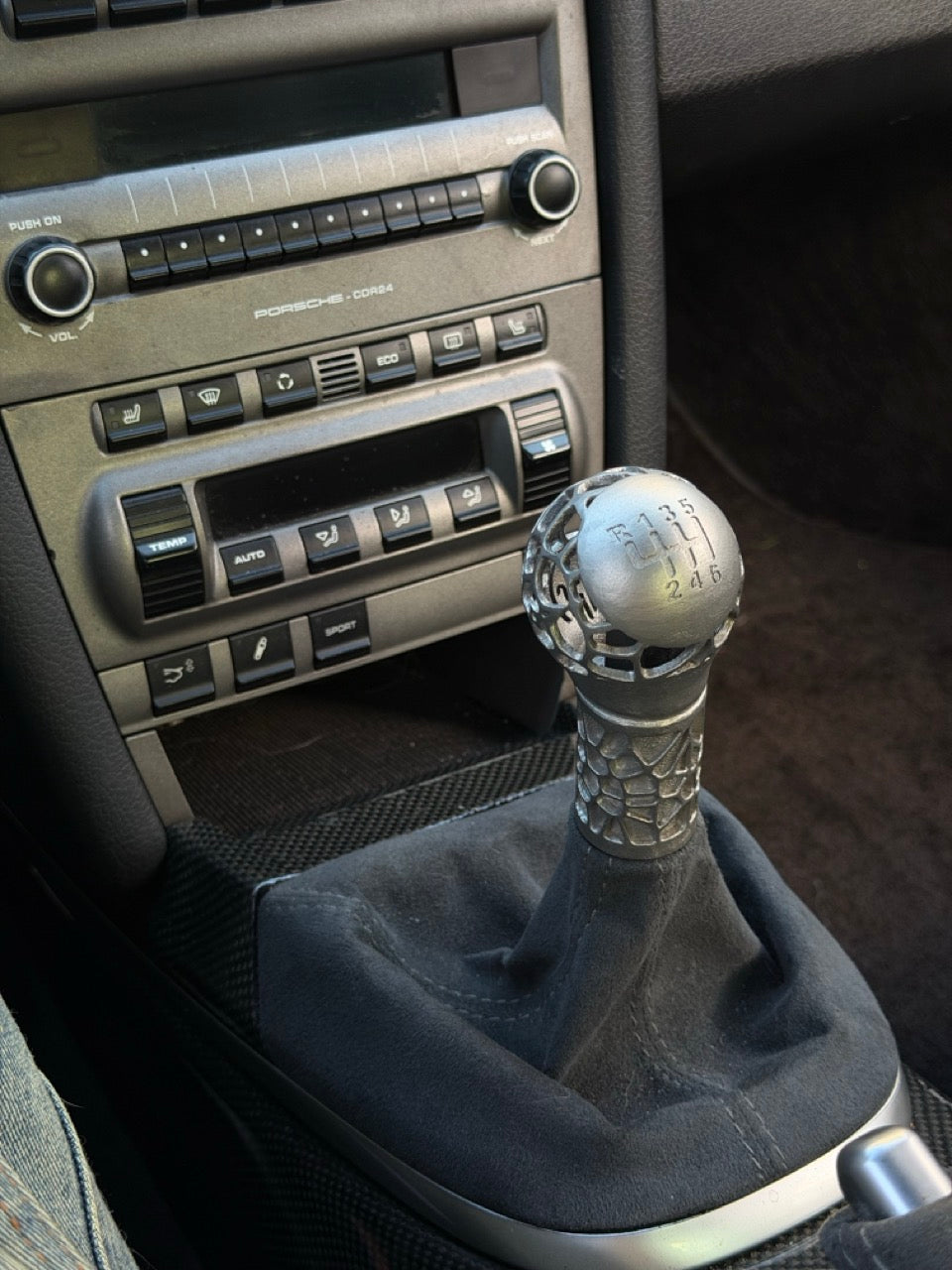 Shift knob for 997/987/996/986 - Voronoi pattern