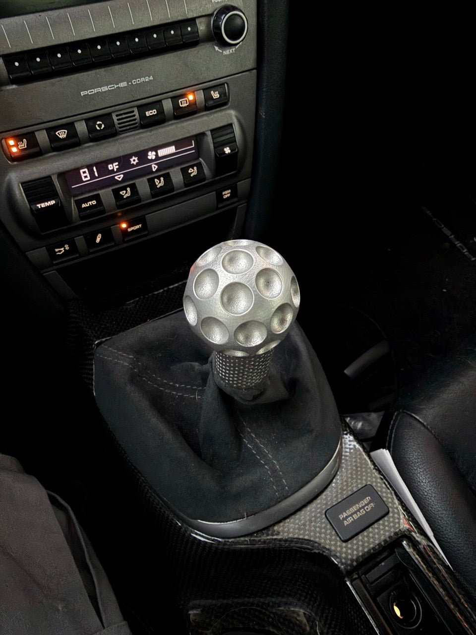 Shift knob for 997/987/996/986 - Golf ball pattern